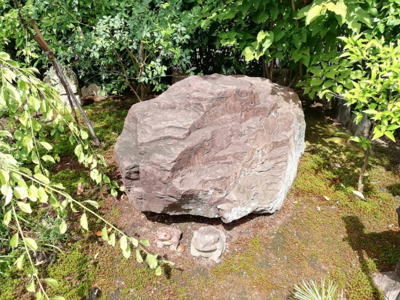 元興寺　かえる石